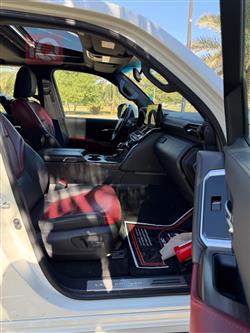 تۆیۆتا لاند کروزەر